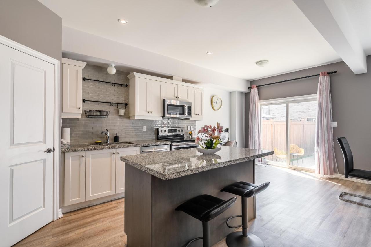 Modern Hamilton Homes Lake Ontario Shore By Globalstay Kültér fotó