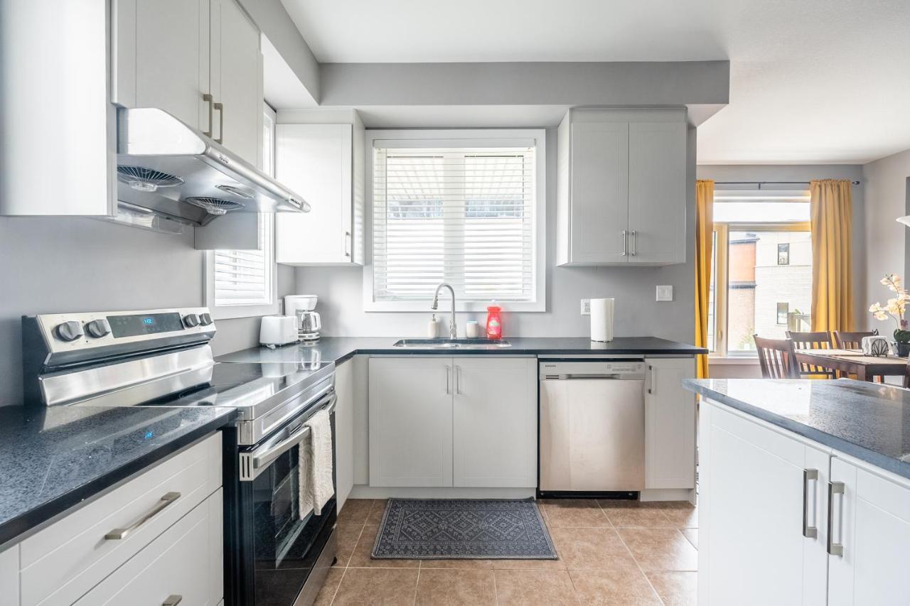 Modern Hamilton Homes Lake Ontario Shore By Globalstay Kültér fotó