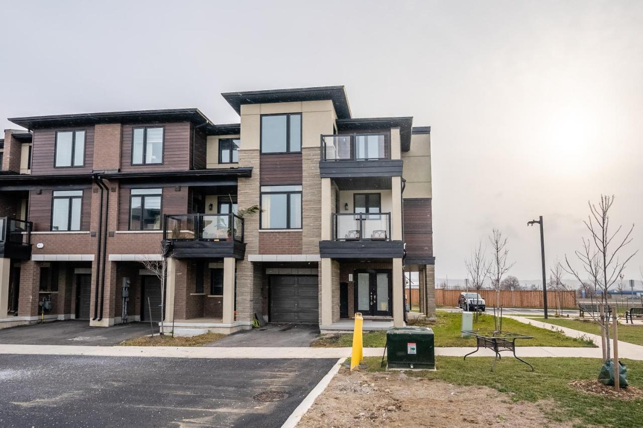 Modern Hamilton Homes Lake Ontario Shore By Globalstay Kültér fotó