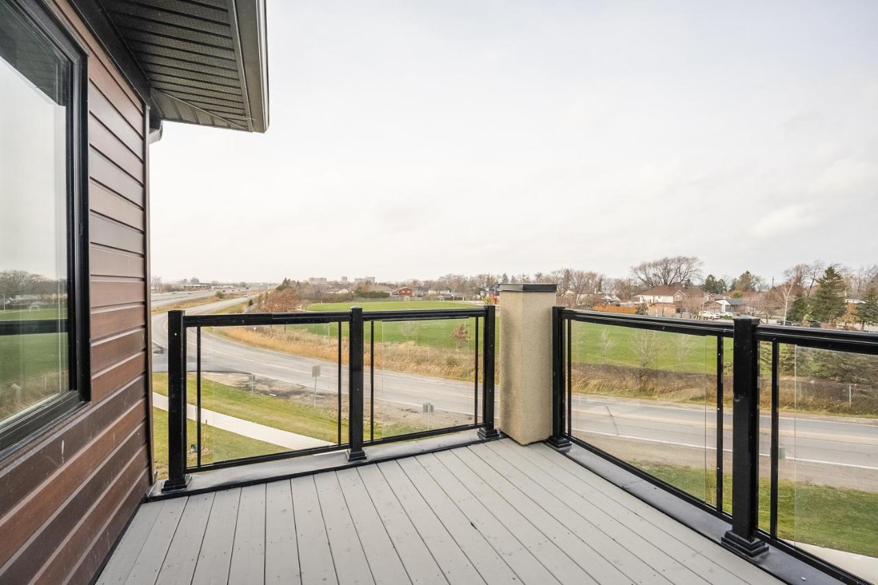 Modern Hamilton Homes Lake Ontario Shore By Globalstay Kültér fotó